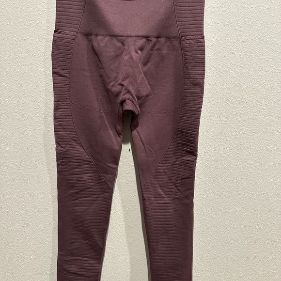 Gymshark | Energy Seamless eggplant Laser Cut Athletic Leggings small - Picture 3 of 3